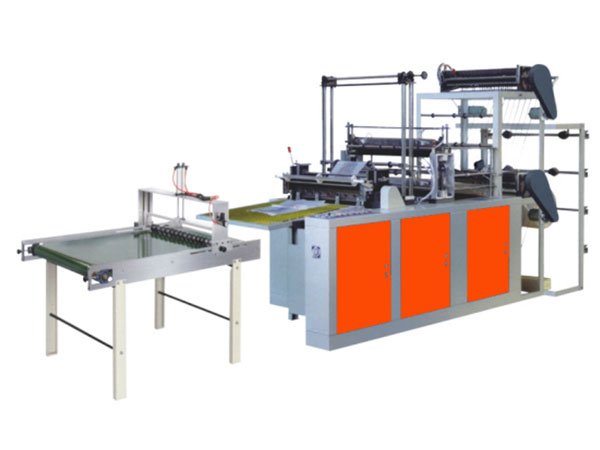 Máquina para fazer sacos planos e abertos de quatro linhas